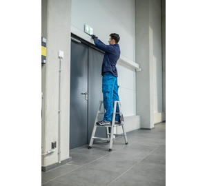 Stufen-Stehleiter beidseitig , 2x4 Stufen | © MUNK GmbH